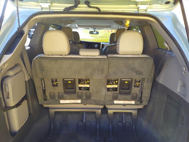 2015 Toyota Sienna XLE 7-Passenger Auto Access Seat - Photo 4