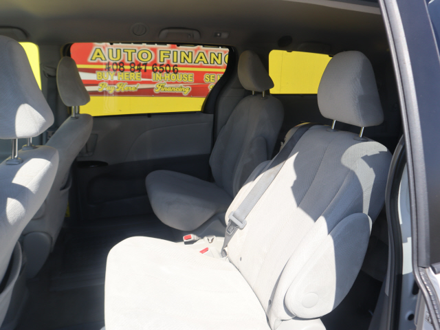 2013 Toyota Sienna LE 8-Passenger - Photo 5