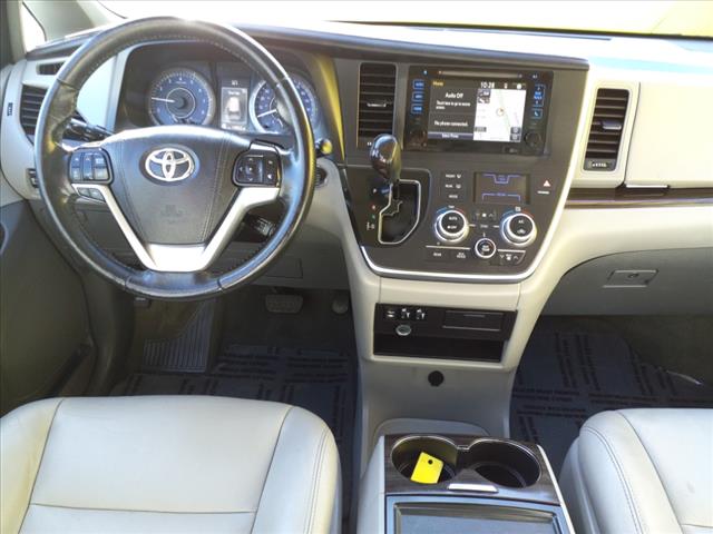 2015 Toyota Sienna XLE 7-Passenger Auto Access Seat - Photo 6