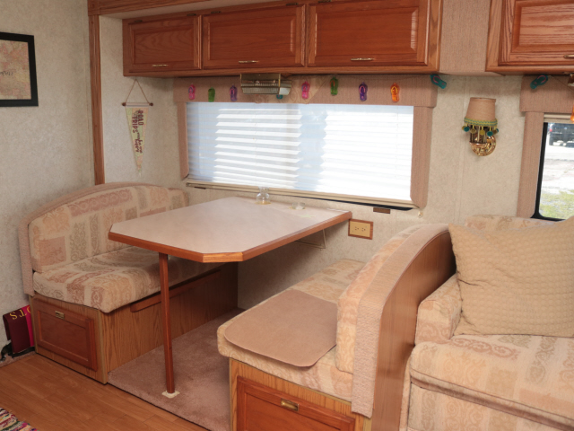 1999 Winnebago Wpf35c MPV / Brave