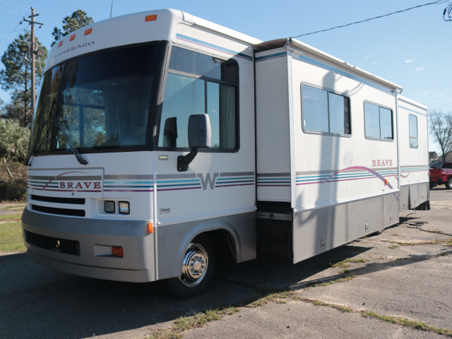 1999 Winnebago Wpf35c MPV / Brave