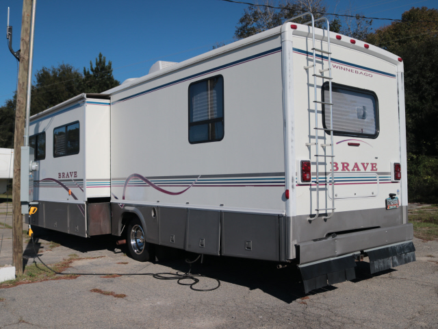 1999 Winnebago Wpf35c MPV / Brave