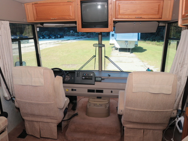 1999 Winnebago Wpf35c MPV / Brave