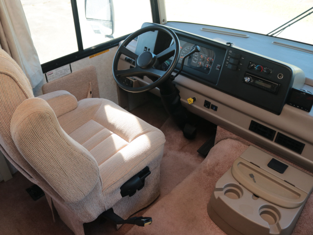 1999 Winnebago Wpf35c MPV / Brave