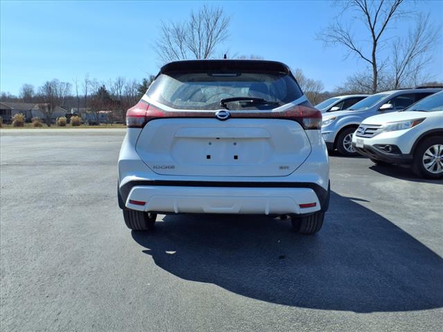 2021 Nissan Kicks SR