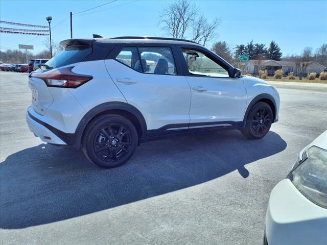 2021 Nissan Kicks SR