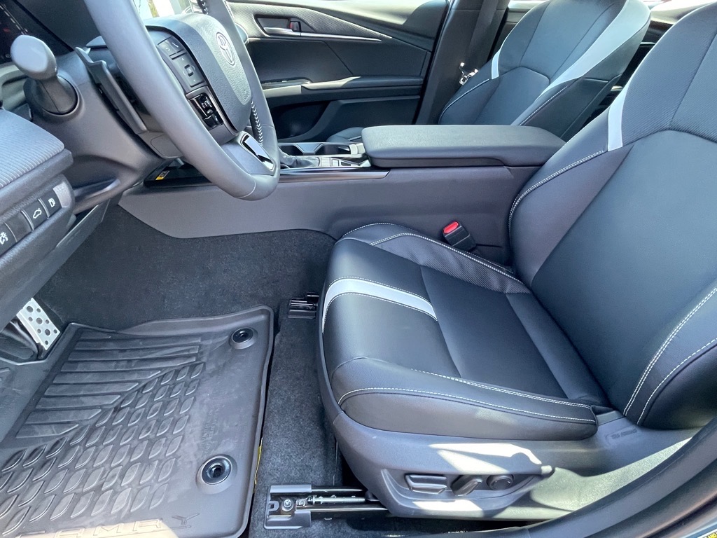 2026 Toyota Camry SE photo 8