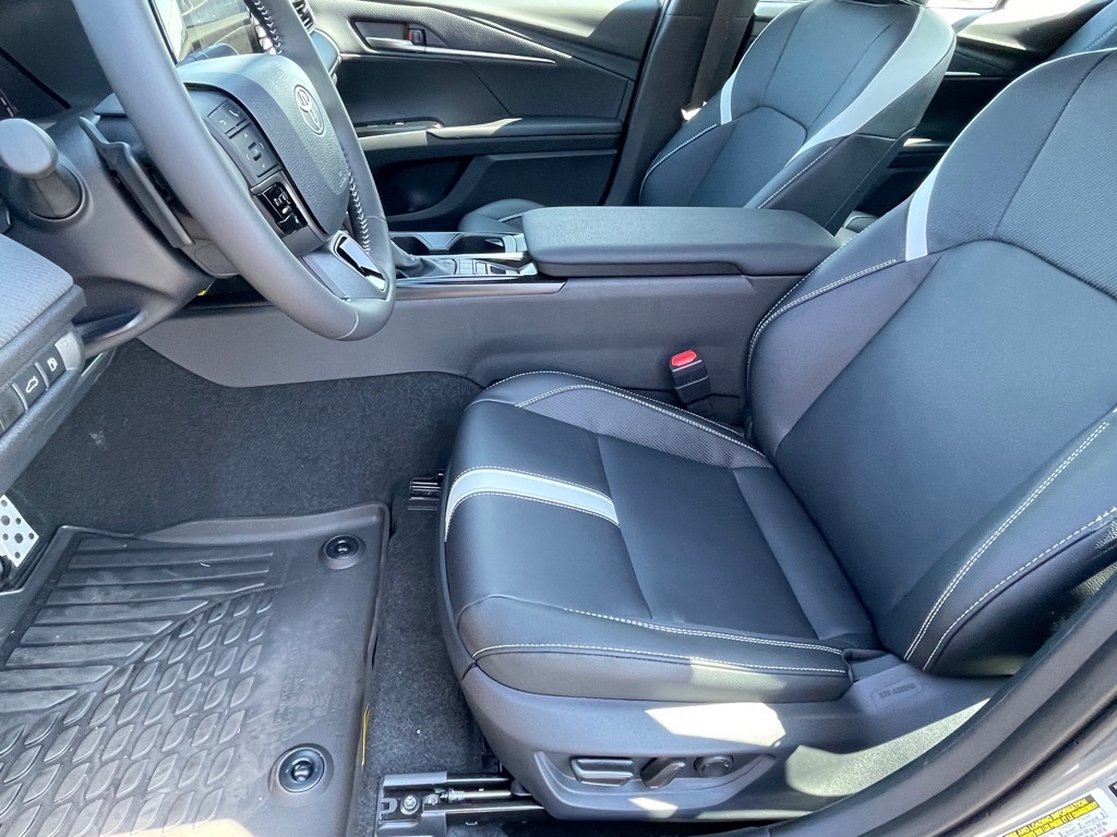 2026 Toyota Camry SE photo 8