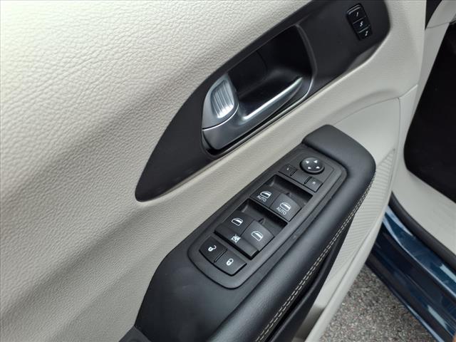 2023 Chrysler Pacifica Plug-In Hybrid Touring L