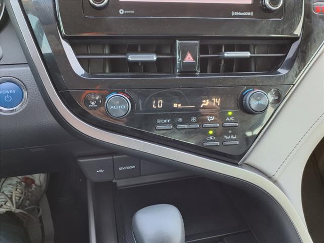 2022 Toyota Camry Hybrid SE