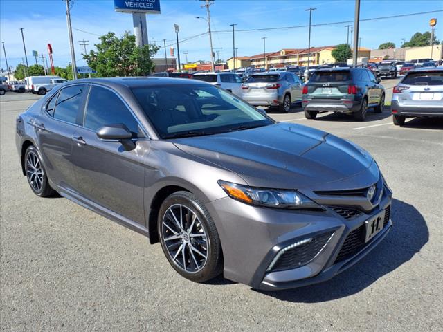 2022 Toyota Camry Hybrid SE