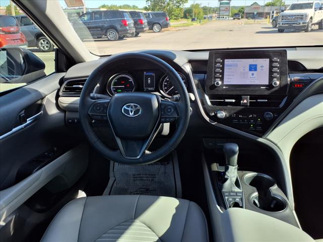2022 Toyota Camry Hybrid SE