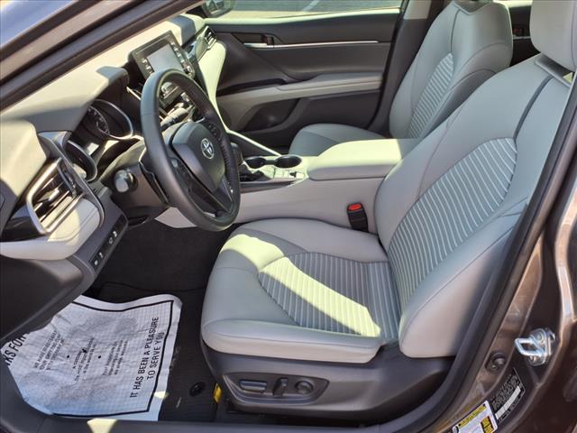 2022 Toyota Camry Hybrid SE