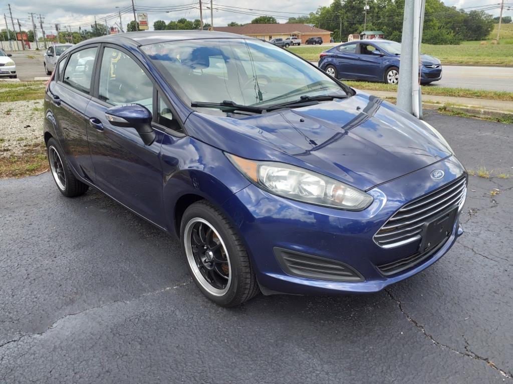 2016 Ford Fiesta SE - main photo