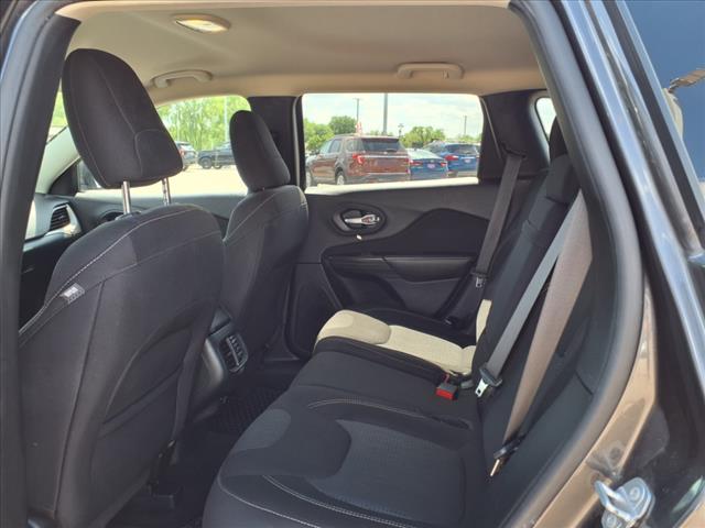 2016 Jeep Cherokee Latitude - Photo 10