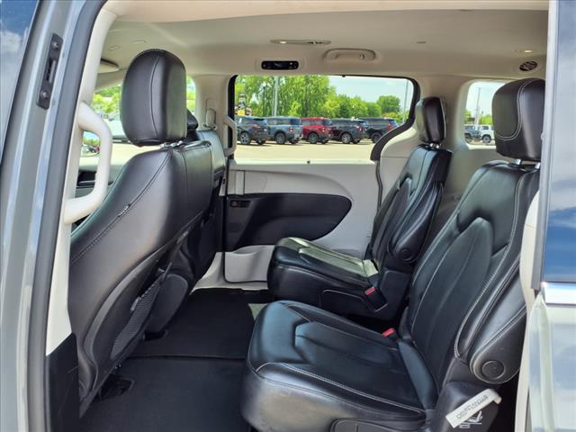 2022 Chrysler Pacifica Touring L - Photo 10