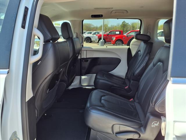 2022 Chrysler Pacifica Touring L - Photo 10