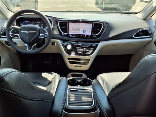 2022 Chrysler Pacifica Touring L - Photo 11