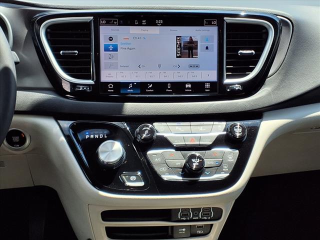 2022 Chrysler Pacifica Touring L - Photo 12