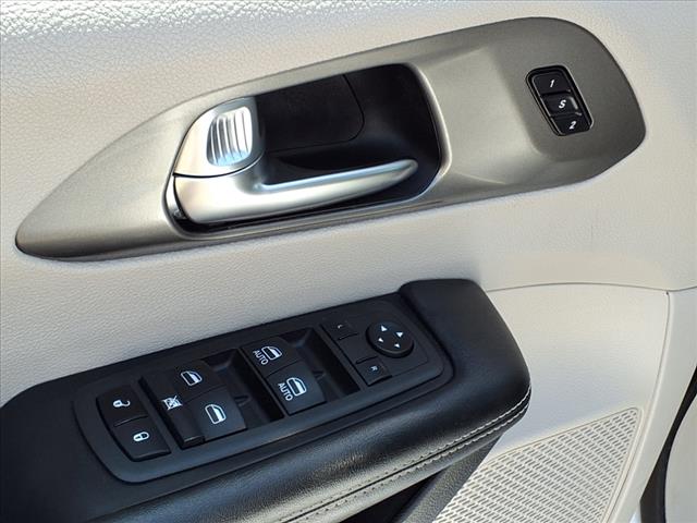 2022 Chrysler Pacifica Touring L - Photo 17