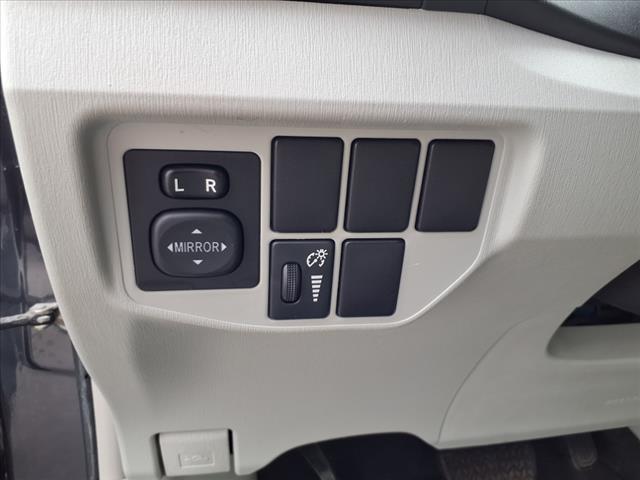 2015 Toyota Prius Two - Photo 18