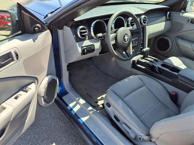 2007 Ford Mustang V6 Deluxe - Photo 9