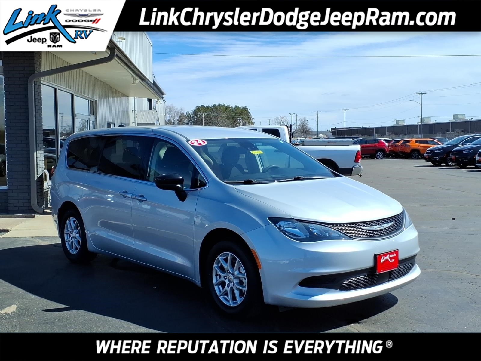 Silver Mist Clear Coat 2024 Chrysler Voyager LX FWD Minivan Front-Wheel Drive Automatic