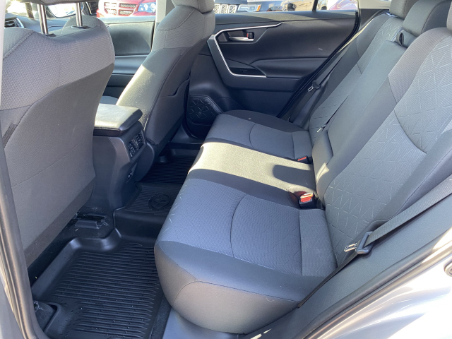 2020 Toyota RAV4 XLE - Photo 10