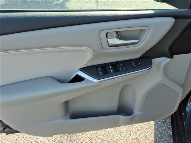 2016 Toyota Camry Hybrid LE - Photo 10