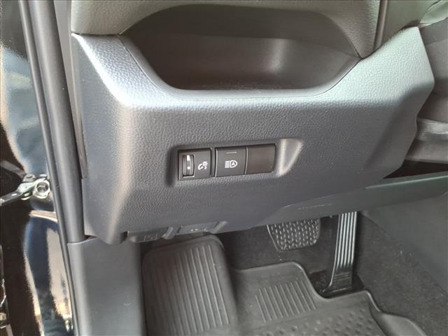 2023 Toyota RAV4 LE - Photo 11
