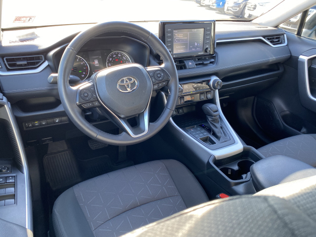 2020 Toyota RAV4 XLE - Photo 11