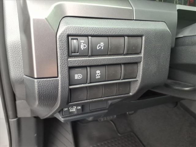2025 Toyota Tacoma SR5 - Photo 11