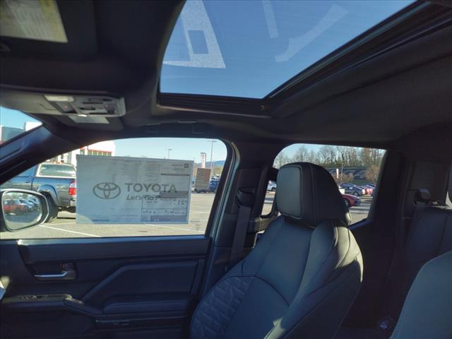2024 Toyota Tacoma TRD Off-Road - Photo 11