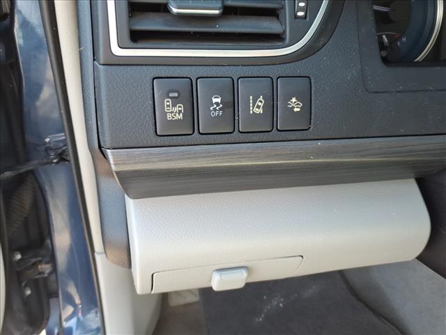 2016 Toyota Camry Hybrid LE - Photo 11