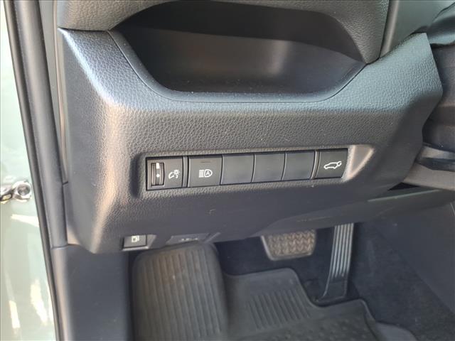 2021 Toyota RAV4 Hybrid XLE - Photo 11