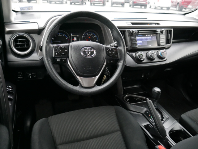 2017 Toyota RAV4 LE - Photo 11