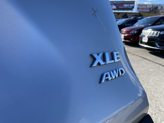 2020 Toyota RAV4 XLE - Photo 12