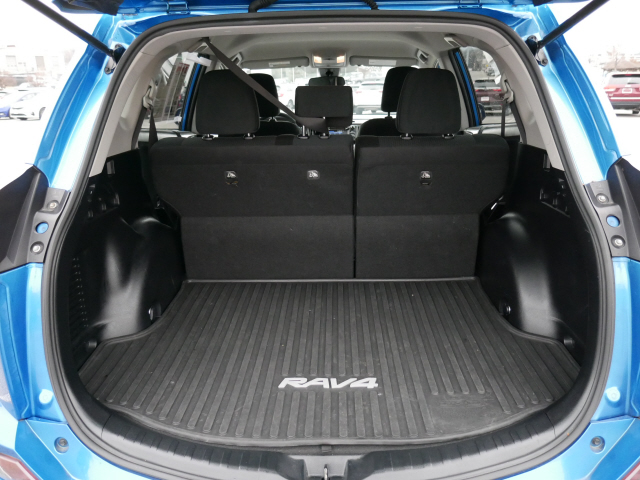 2017 Toyota RAV4 LE - Photo 12
