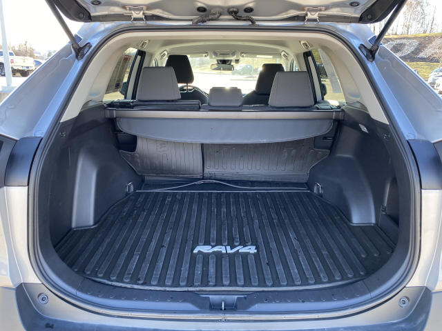 2020 Toyota RAV4 XLE - Photo 13