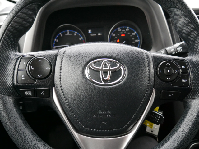 2017 Toyota RAV4 LE - Photo 14