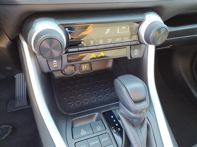 2024 Toyota RAV4 LE - Photo 15