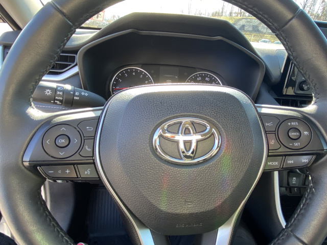 2020 Toyota RAV4 XLE - Photo 15