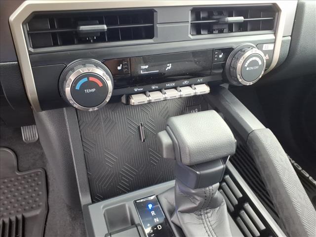 2025 Toyota Tacoma SR5 - Photo 15