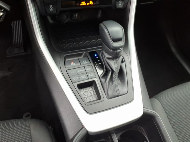 2024 Toyota RAV4 LE - Photo 16