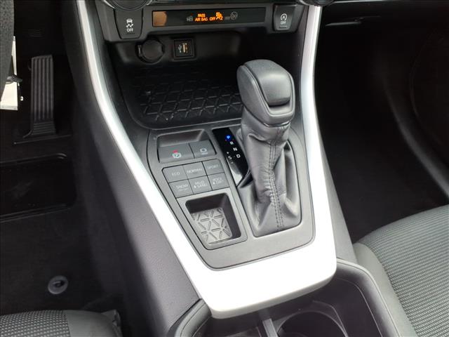 2024 Toyota RAV4 LE - Photo 16