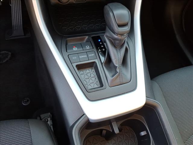 2024 Toyota RAV4 LE - Photo 16