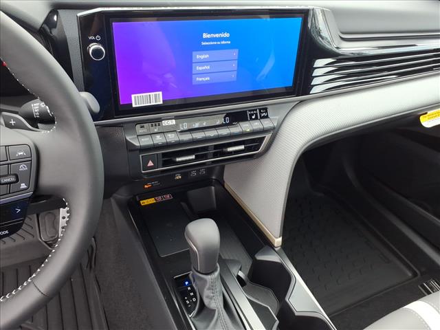 2026 Toyota Camry SE - Photo 16