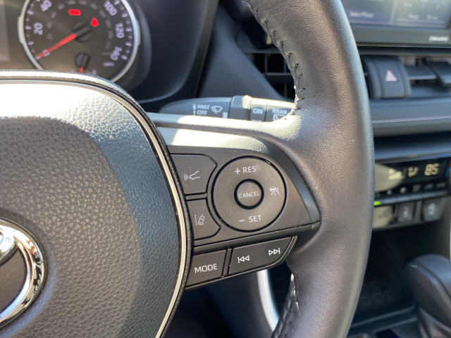 2020 Toyota RAV4 XLE - Photo 17