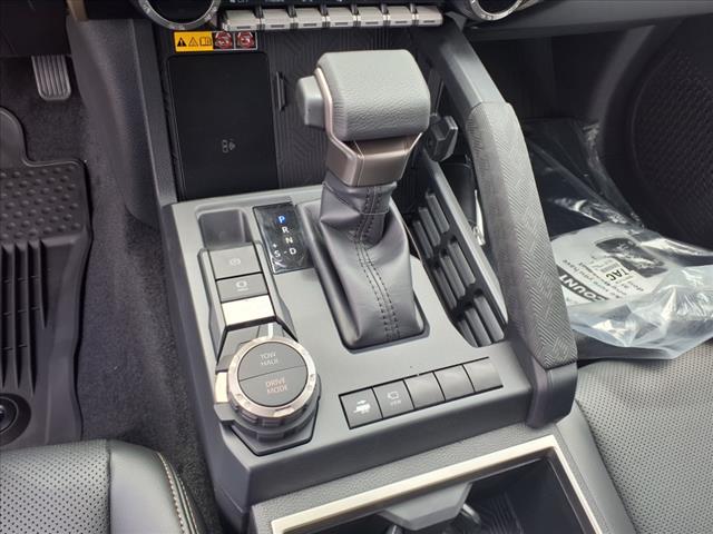 2025 Toyota Tacoma Limited HV - Photo 17
