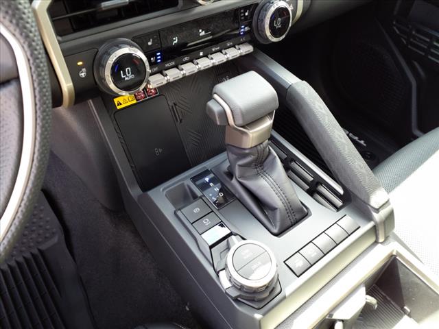 2025 Toyota Tacoma Limited HV - Photo 17